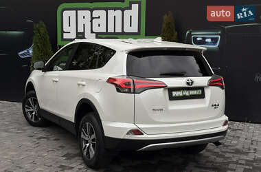 Внедорожник / Кроссовер Toyota RAV4 2016 в 