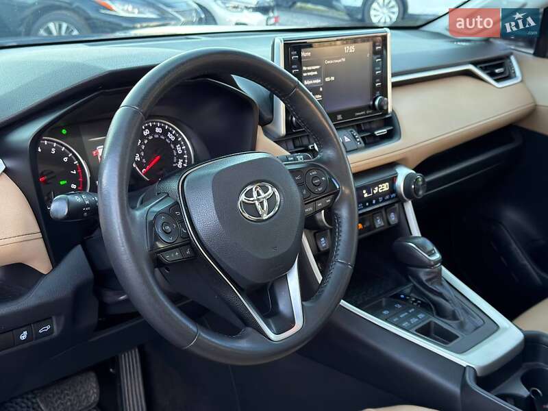 Внедорожник / Кроссовер Toyota RAV4 2019 в Харькове