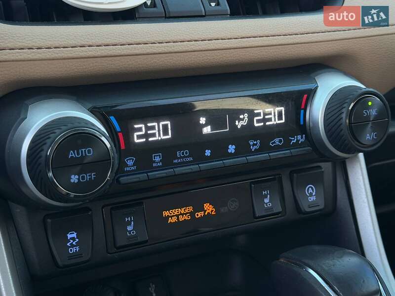 Внедорожник / Кроссовер Toyota RAV4 2019 в Харькове