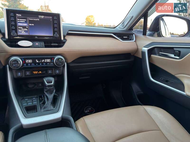 Внедорожник / Кроссовер Toyota RAV4 2019 в Харькове