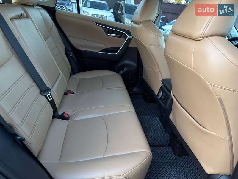 Внедорожник / Кроссовер Toyota RAV4 2019 в Харькове