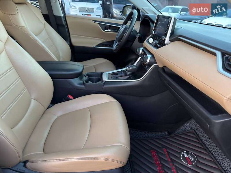 Внедорожник / Кроссовер Toyota RAV4 2019 в Харькове