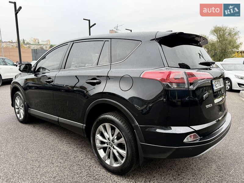 Позашляховик / Кросовер Toyota RAV4 2017 в Дніпрі