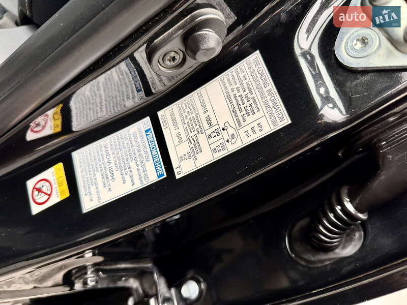 Позашляховик / Кросовер Toyota RAV4 2017 в Дніпрі