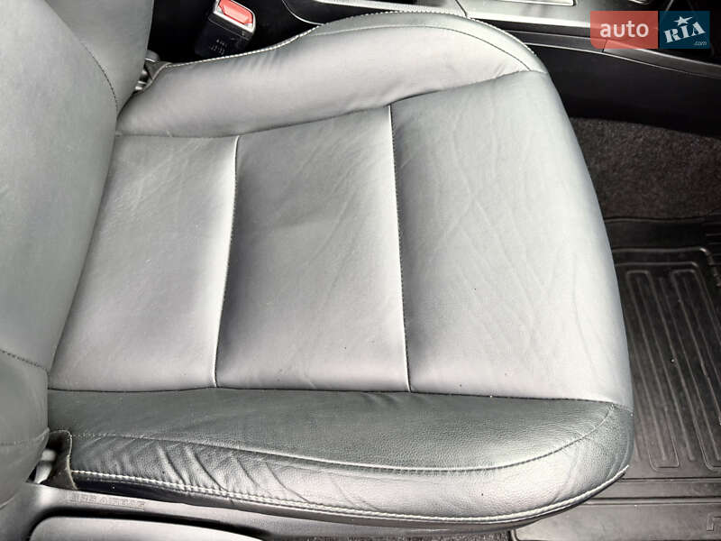 Позашляховик / Кросовер Toyota RAV4 2017 в Дніпрі