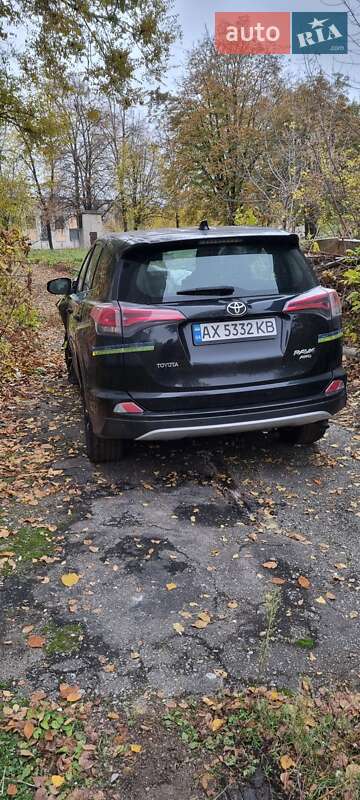 Внедорожник / Кроссовер Toyota RAV4 2015 в 