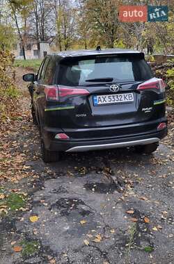 Внедорожник / Кроссовер Toyota RAV4 2015 в 