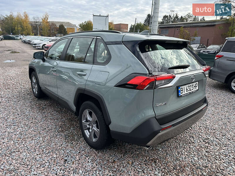 Внедорожник / Кроссовер Toyota RAV4 2022 в Полтаве