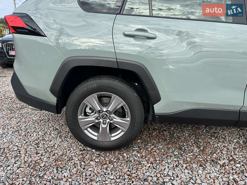 Внедорожник / Кроссовер Toyota RAV4 2022 в Полтаве