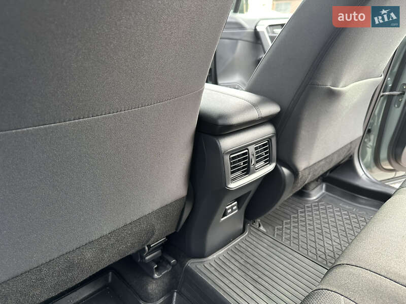 Внедорожник / Кроссовер Toyota RAV4 2022 в Полтаве