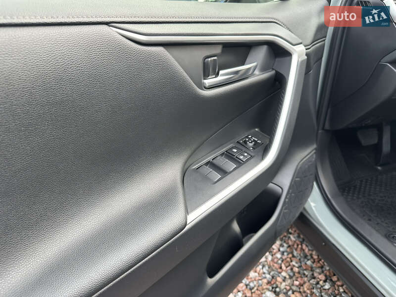 Внедорожник / Кроссовер Toyota RAV4 2022 в Полтаве