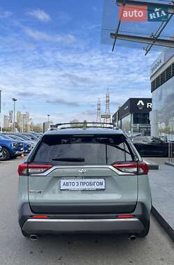 Внедорожник / Кроссовер Toyota RAV4 2021 в 