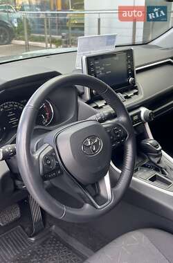 Внедорожник / Кроссовер Toyota RAV4 2021 в 