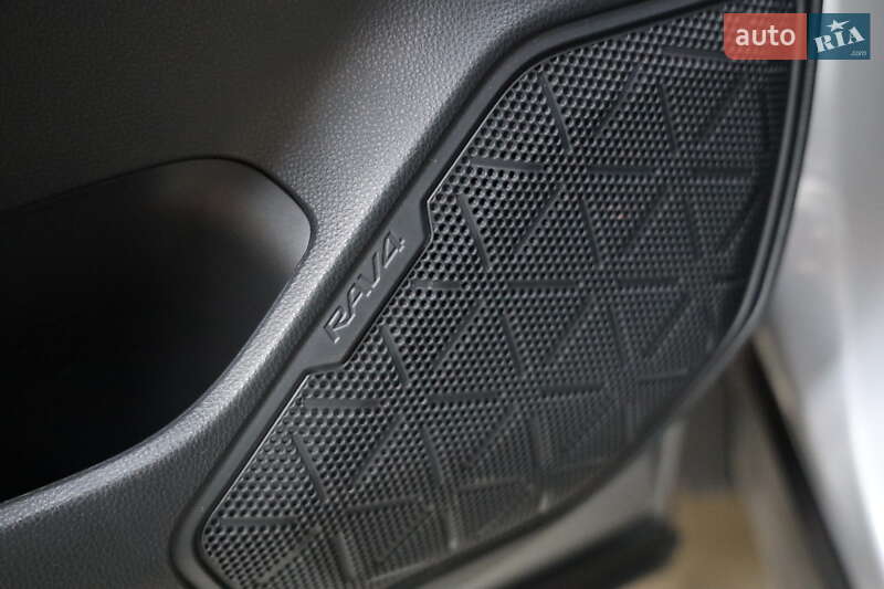 Внедорожник / Кроссовер Toyota RAV4 2023 в Луцке фото 15 Внедорожник / Кроссовер Toyota RAV4 2023 в Луцке