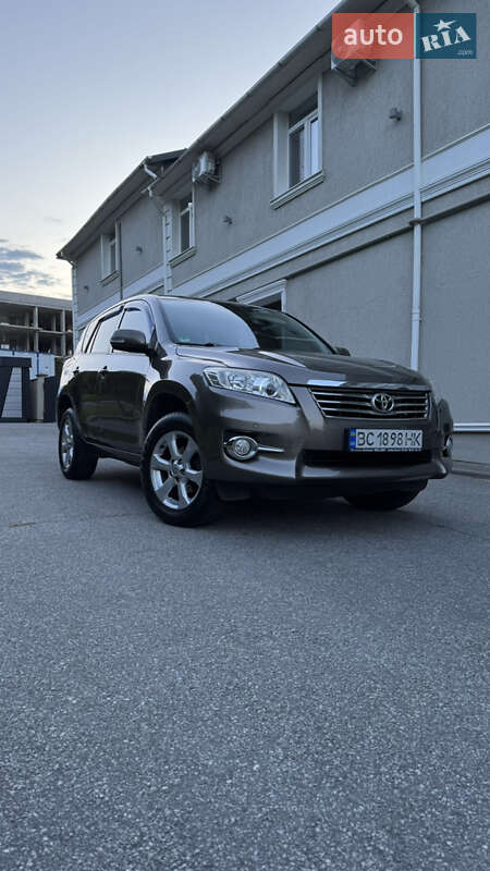 Позашляховик / Кросовер Toyota RAV4 2010 в Львові