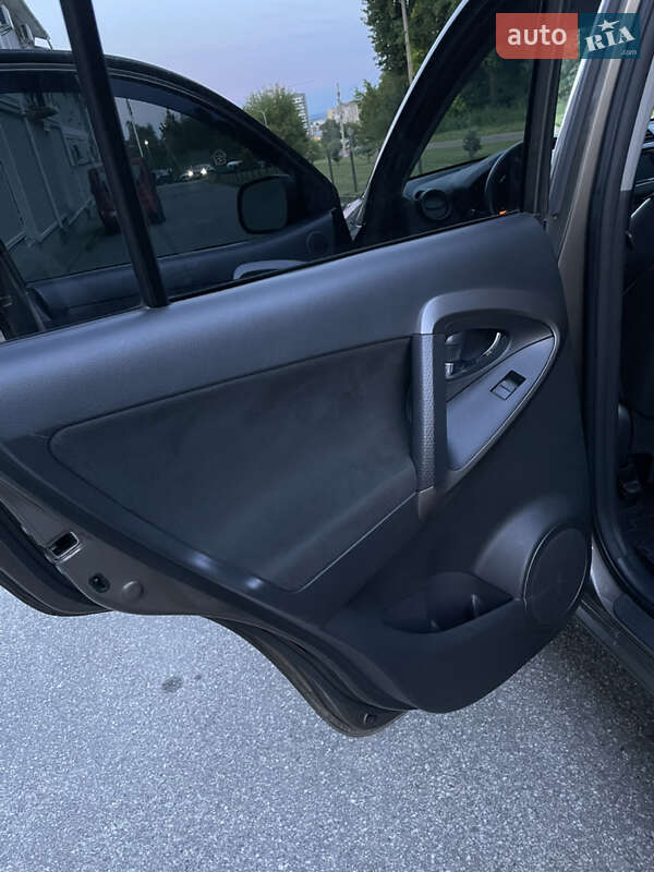 Позашляховик / Кросовер Toyota RAV4 2010 в Львові