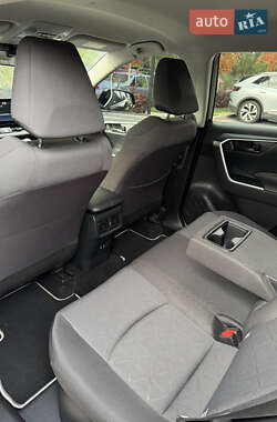 Внедорожник / Кроссовер Toyota RAV4 2020 в 