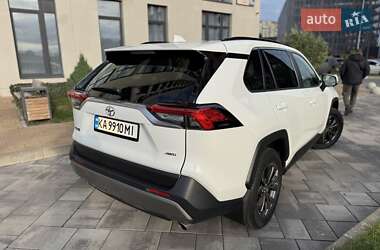 Внедорожник / Кроссовер Toyota RAV4 2023 в 