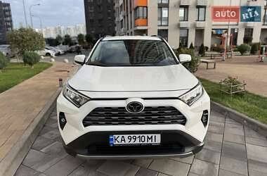 Внедорожник / Кроссовер Toyota RAV4 2023 в 