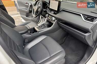 Внедорожник / Кроссовер Toyota RAV4 2023 в 