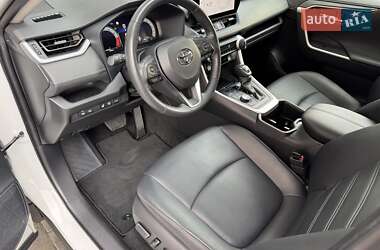 Внедорожник / Кроссовер Toyota RAV4 2023 в 