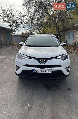 Внедорожник / Кроссовер Toyota RAV4 2016 в Кривом Роге