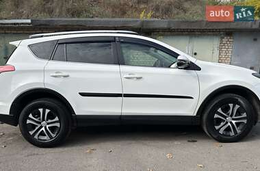 Позашляховик / Кросовер Toyota RAV4 2016 в  фото 2 Позашляховик / Кросовер Toyota RAV4 2016 в