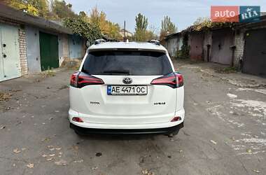 Позашляховик / Кросовер Toyota RAV4 2016 в  фото 6 Позашляховик / Кросовер Toyota RAV4 2016 в