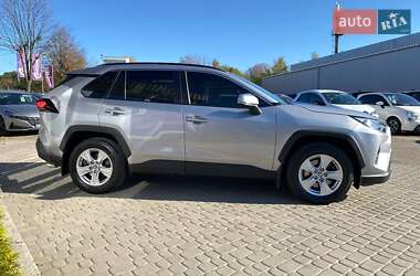 Внедорожник / Кроссовер Toyota RAV4 2020 в 