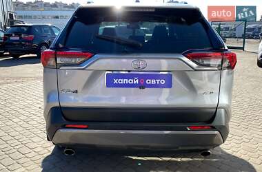 Внедорожник / Кроссовер Toyota RAV4 2020 в 