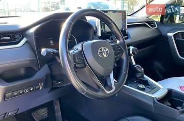 Внедорожник / Кроссовер Toyota RAV4 2020 в 