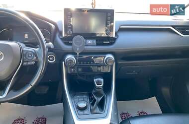 Внедорожник / Кроссовер Toyota RAV4 2020 в 
