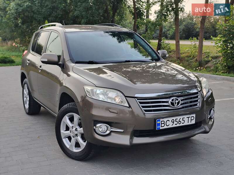 Позашляховик / Кросовер Toyota RAV4 2010 в Львові