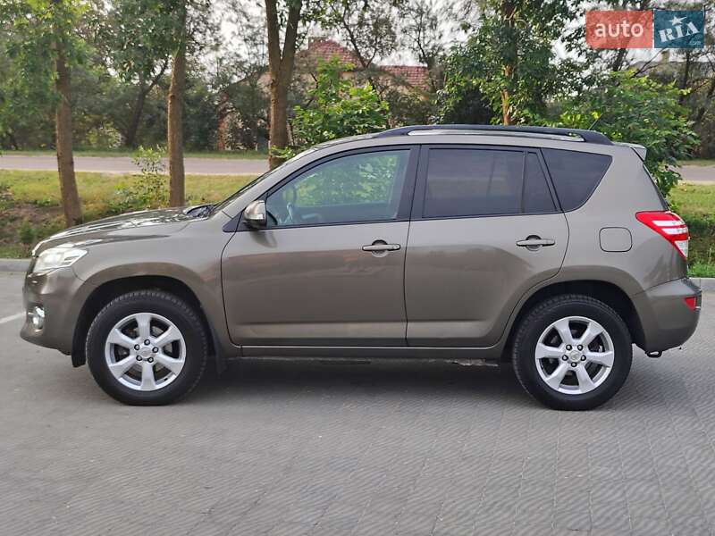 Позашляховик / Кросовер Toyota RAV4 2010 в Львові