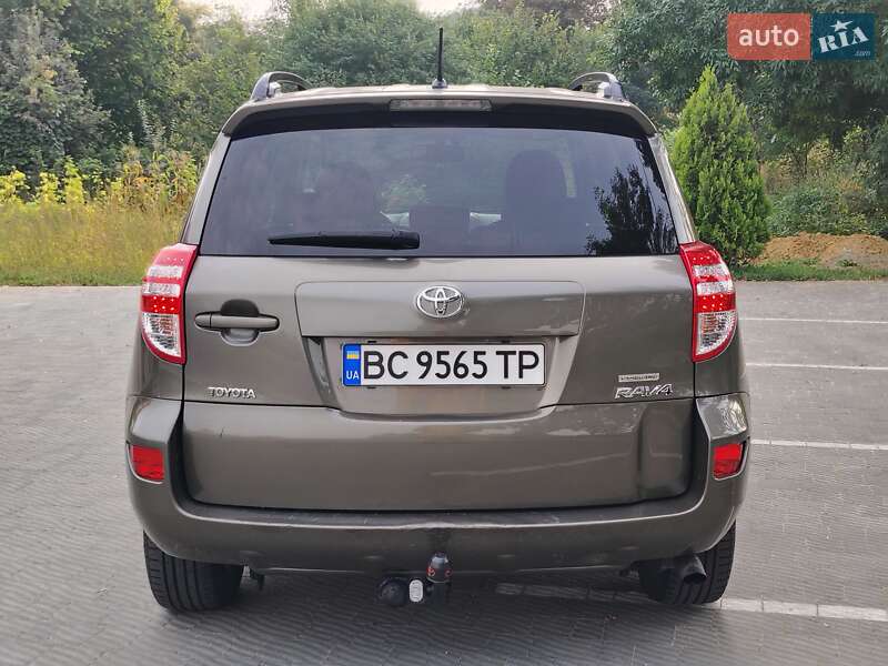 Позашляховик / Кросовер Toyota RAV4 2010 в Львові
