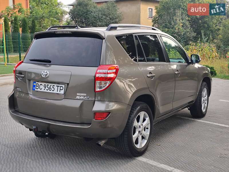 Позашляховик / Кросовер Toyota RAV4 2010 в Львові