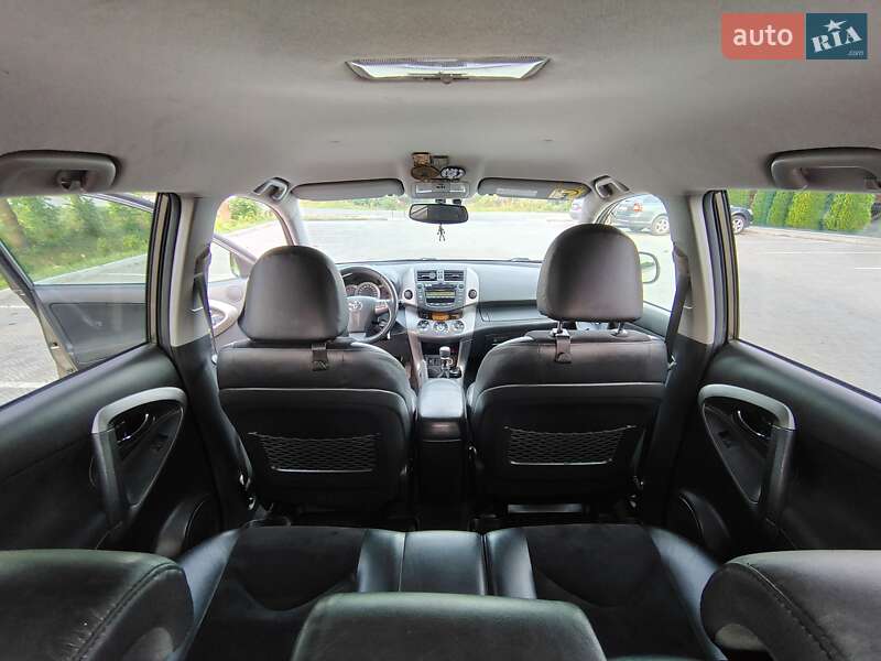 Позашляховик / Кросовер Toyota RAV4 2010 в Львові