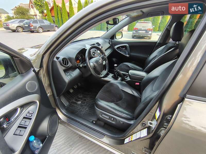 Позашляховик / Кросовер Toyota RAV4 2010 в Львові