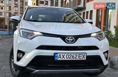 Внедорожник / Кроссовер Toyota RAV4 2017 в 