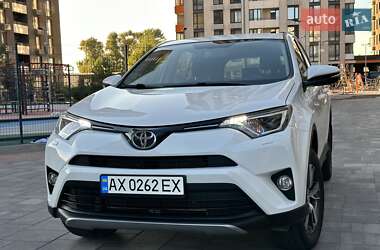 Внедорожник / Кроссовер Toyota RAV4 2017 в 