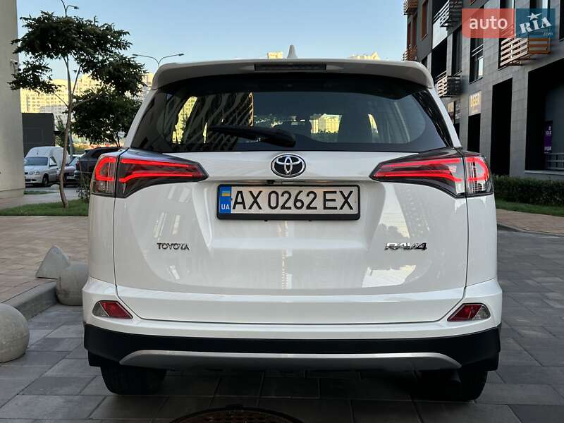 Внедорожник / Кроссовер Toyota RAV4 2017 в Киеве