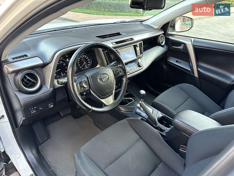 Внедорожник / Кроссовер Toyota RAV4 2017 в Киеве