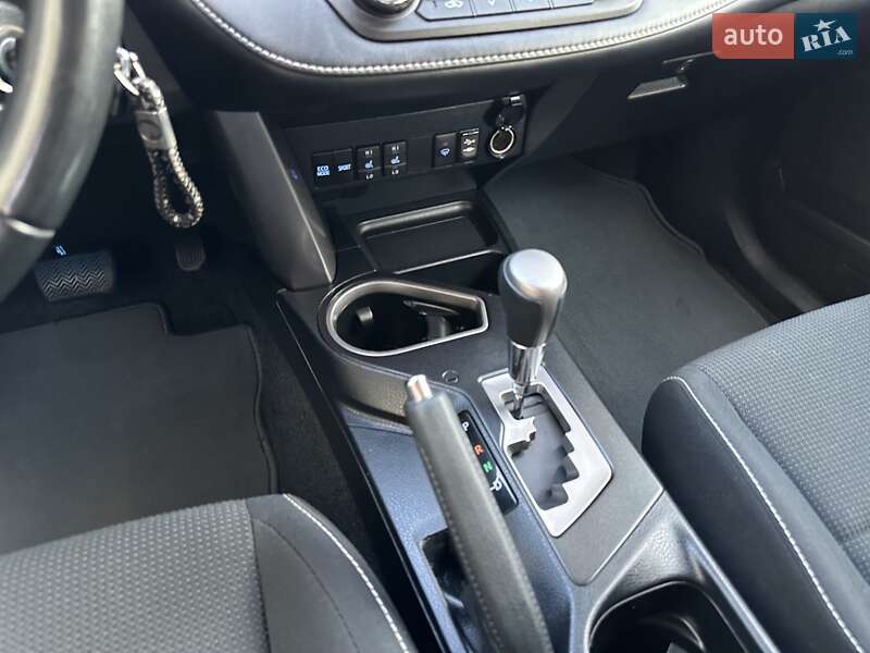 Внедорожник / Кроссовер Toyota RAV4 2017 в Киеве