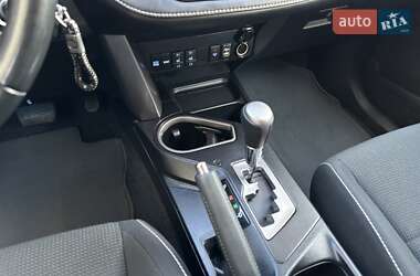 Внедорожник / Кроссовер Toyota RAV4 2017 в 