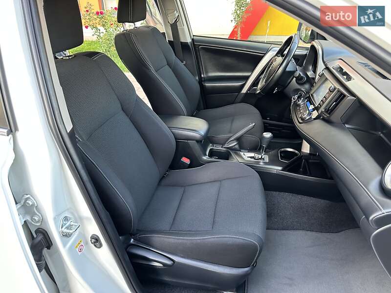 Внедорожник / Кроссовер Toyota RAV4 2017 в Киеве