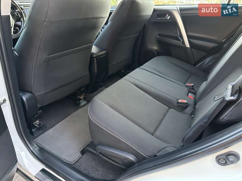 Внедорожник / Кроссовер Toyota RAV4 2017 в Киеве