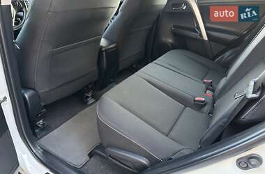 Внедорожник / Кроссовер Toyota RAV4 2017 в 