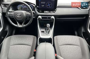 Внедорожник / Кроссовер Toyota RAV4 2023 в 