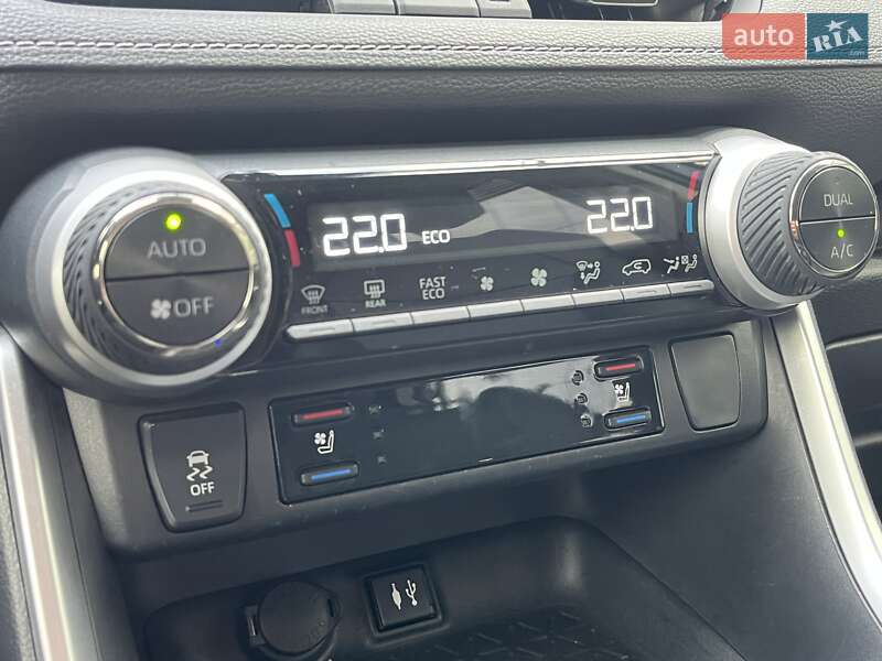 Позашляховик / Кросовер Toyota RAV4 2019 в Києві фото 27 Позашляховик / Кросовер Toyota RAV4 2019 в Києві