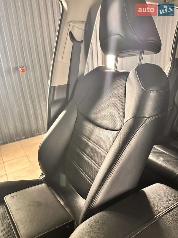 Позашляховик / Кросовер Toyota RAV4 2019 в Києві